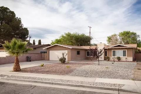 610 Ovingston St E, Lancaster, CA 93535 photo 1