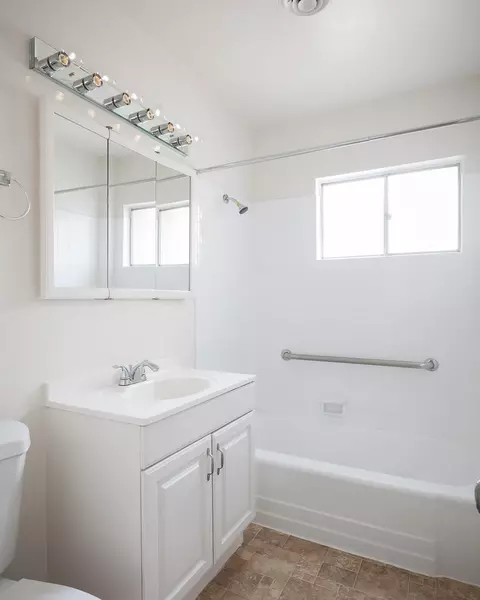 610 Ovingston St E, Lancaster, CA 93535 photo 9
