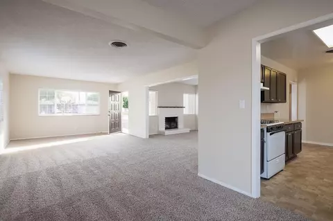 610 Ovingston St E, Lancaster, CA 93535 photo 4