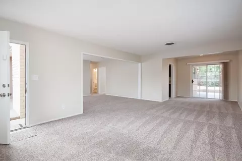 610 Ovingston St E, Lancaster, CA 93535 photo 3