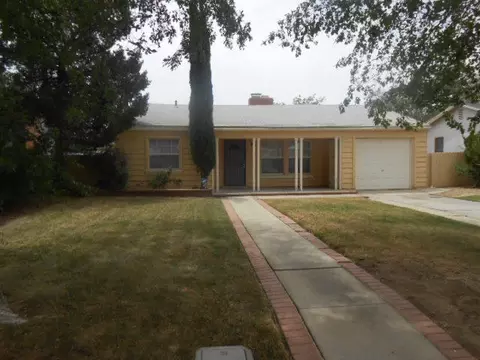 44215 Elm Ave, Lancaster, CA 93534 photo 2