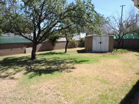 531 Nugent St E, Lancaster, CA 93535 photo 3