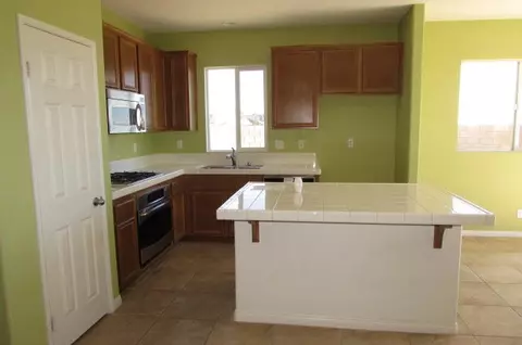 8808 Mora Ct, Lancaster, CA 93536 photo 12
