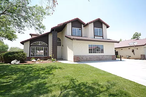 43705 16th St, Lancaster, CA 93535 photo 1