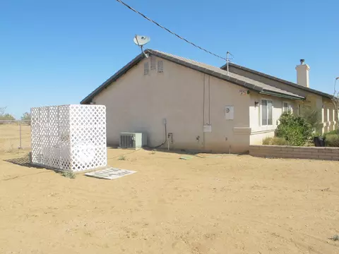 11960 Middleton Rd, Phelan, CA 92371 photo 2