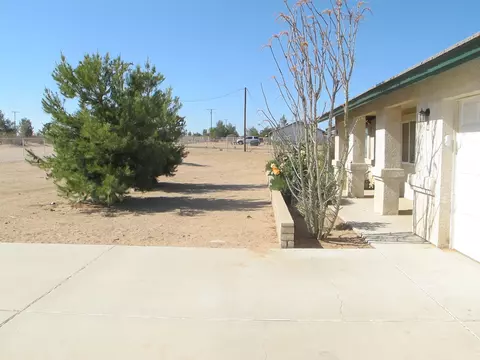 11960 Middleton Rd, Phelan, CA 92371 photo 4