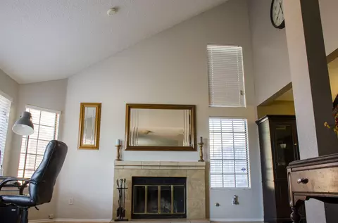 37228 Bunker Ct, Palmdale, CA 93550 photo 4