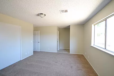 1025 Herzel Ave, Lancaster, CA 93535 photo 8