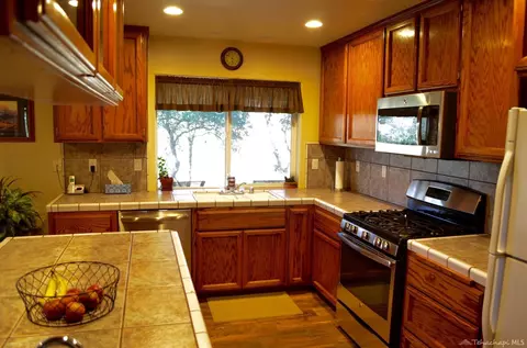 30401 Drake Ct, Tehachapi, CA 93561 photo 4