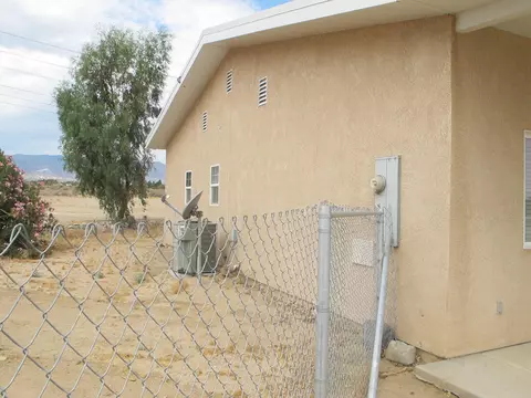 5580 Daisy Ln, Phelan, CA 92371 photo 4