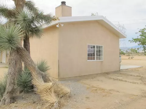 5580 Daisy Ln, Phelan, CA 92371 photo 3