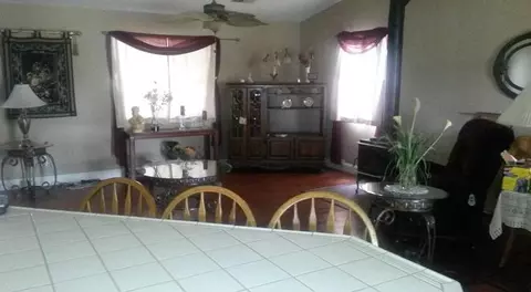 520 Las Colinas St, Tehachapi, CA 93561 photo 3