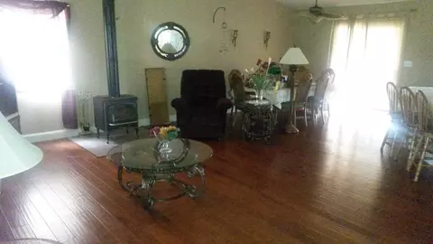 520 Las Colinas St, Tehachapi, CA 93561 photo 2