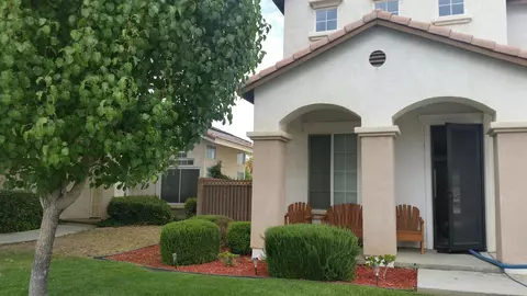 44732 Cerisa St, Lancaster, CA 93535 photo 2