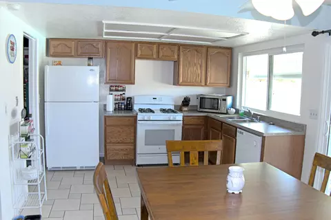 37310 Halfmoon Dr, Palmdale, CA 93550 photo 8