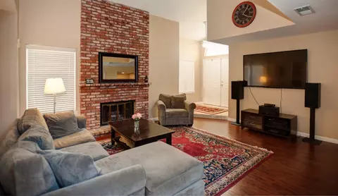 44214 Olympus Dr, Lancaster, CA 93536 photo 2