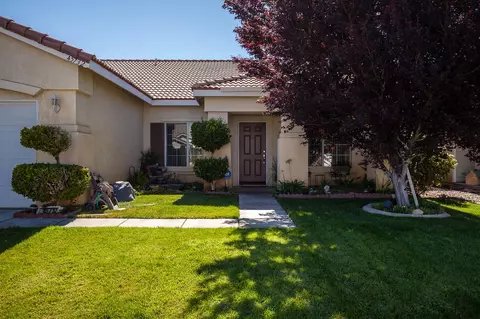 45732 Knightsbridge St, Lancaster, CA 93534 photo 2