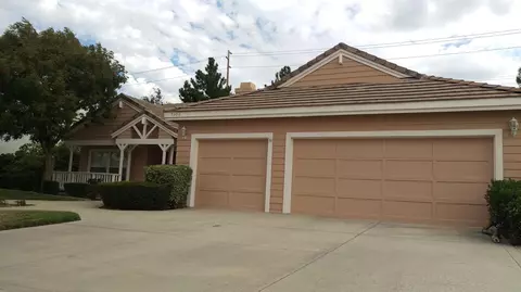 7306 Sandpiper Dr, Lancaster, CA 93536 photo 2