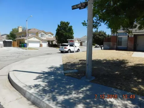 3062 Hildreth Ct, Lancaster, CA 93535 photo 2