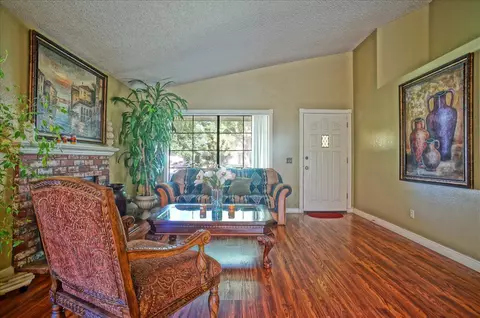 43430 Yew St, Lancaster, CA 93536 photo 3