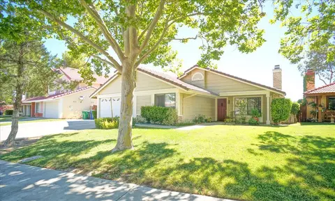 43430 Yew St, Lancaster, CA 93536 photo 2