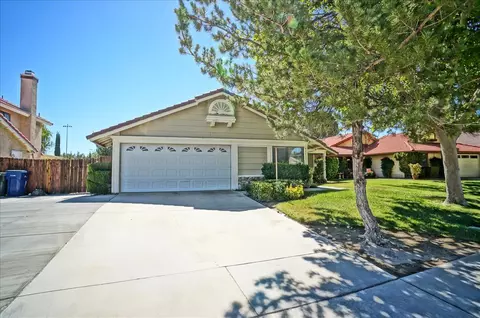 43430 Yew St, Lancaster, CA 93536 photo 1