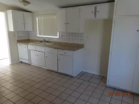 38533 Lemsford Ave, Palmdale, CA 93550 photo 2