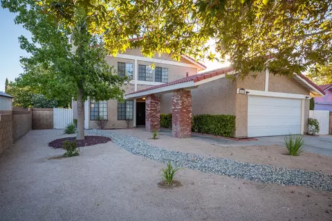 1825 Acosta St, Lancaster, CA 93535 photo 2