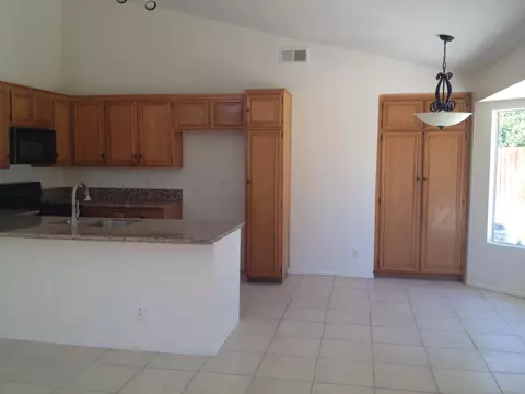 2061 Thomas Dr, Lancaster, CA 93535 photo 10