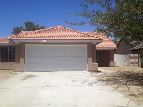 2061 Thomas Dr, Lancaster, CA 93535 photo 2
