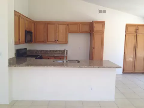 2061 Thomas Dr, Lancaster, CA 93535 photo 9