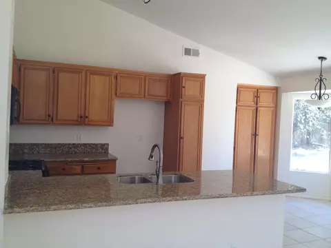 2061 Thomas Dr, Lancaster, CA 93535 photo 11