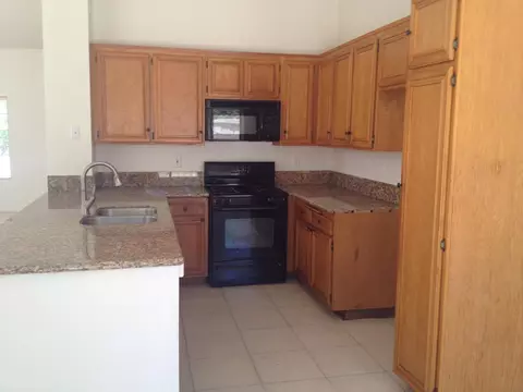 2061 Thomas Dr, Lancaster, CA 93535 photo 12