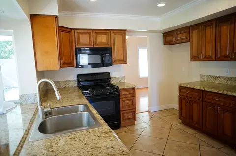 39312 Fallbrook Cir, Palmdale, CA 93551 photo 9