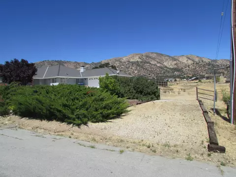 22913 Mariposa Rd, Tehachapi, CA 93561 photo 5