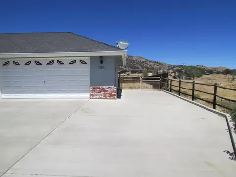 22913 Mariposa Rd, Tehachapi, CA 93561 photo 4