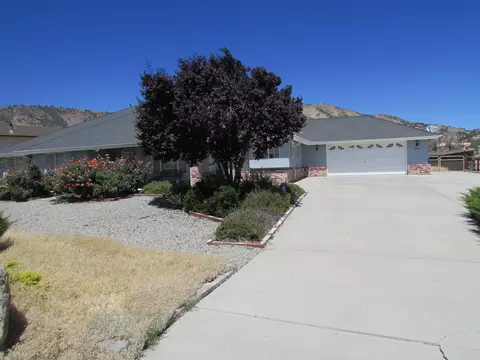22913 Mariposa Rd, Tehachapi, CA 93561 photo 2