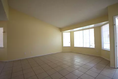 811 Avenue J9 E, Lancaster, CA 93535 photo 2