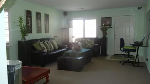 1810 Jackman St E, Lancaster, CA 93535 photo 2