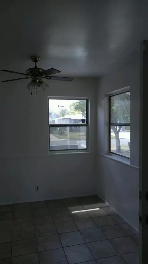 313 J9 Ave W, Lancaster, CA 93534 photo 9