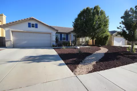 1548 Sutherland St, Lancaster, CA 93534 photo 2