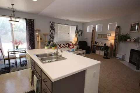 1548 Sutherland St, Lancaster, CA 93534 photo 3