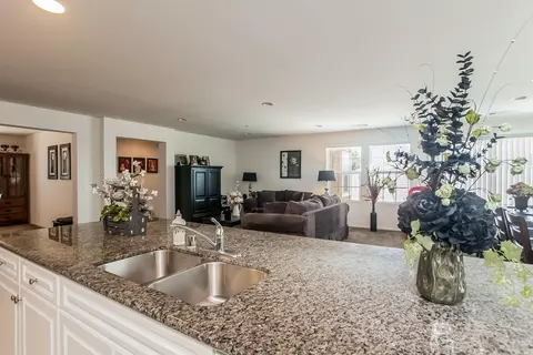 3633 Emerald Ln, Lancaster, CA 93535 photo 12