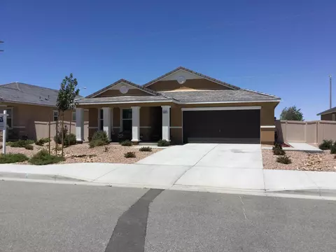 3633 Emerald Ln, Lancaster, CA 93535 photo 2
