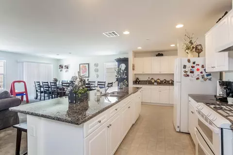 3633 Emerald Ln, Lancaster, CA 93535 photo 11