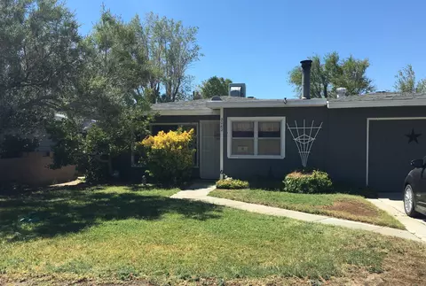 2062 Panamint St, Mojave, CA 93501 photo 2