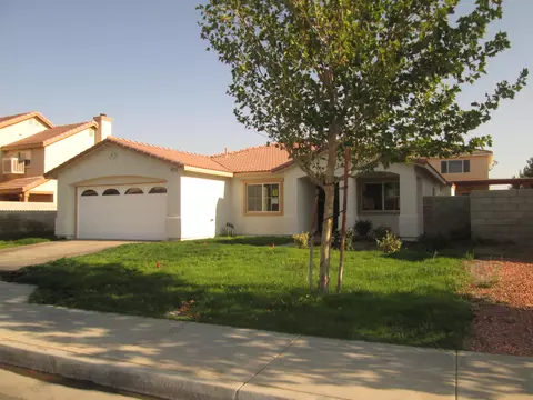 3623 Koufax Dr, Lancaster, CA 93535 photo 2