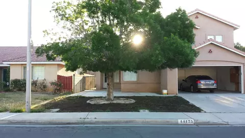 44125 Sunmist Ct, Lancaster, CA 93535 photo 2