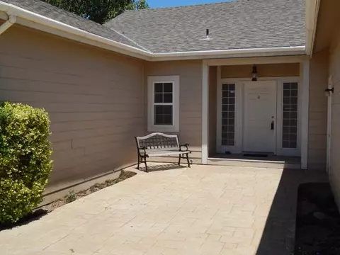 27401 Man O War Dr, Tehachapi, CA 93561 photo 1