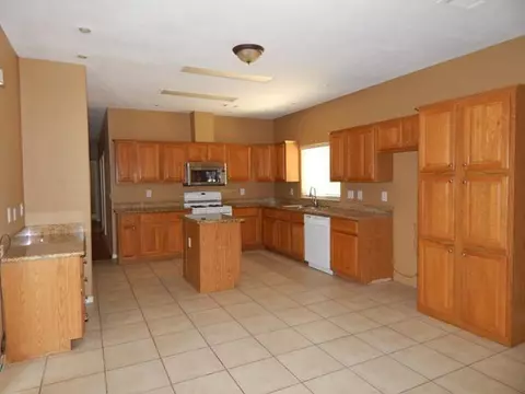 27401 Man O War Dr, Tehachapi, CA 93561 photo 6